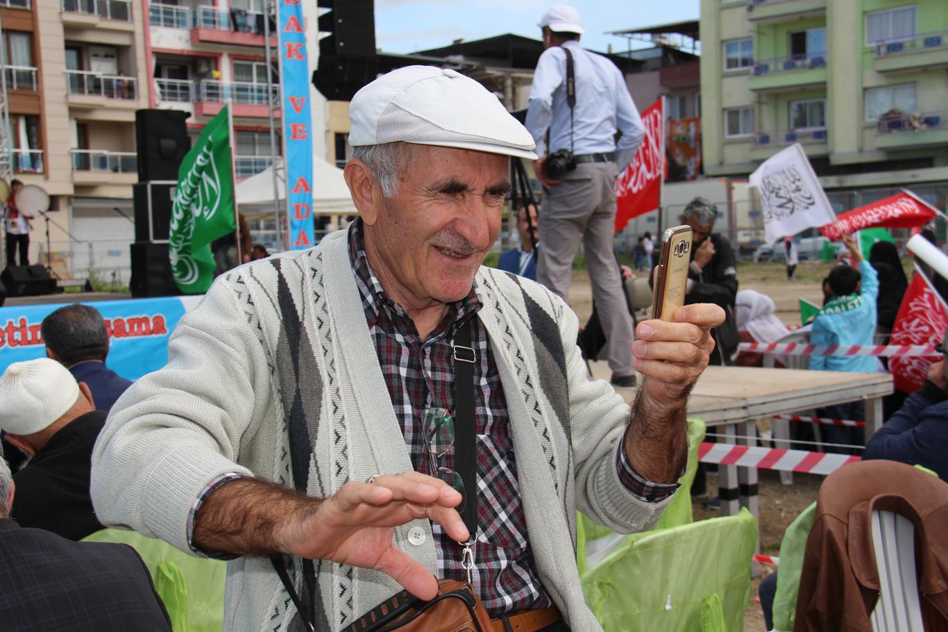 "Hazreti Muhammed’in ahlakıyla ahlaklanmak dünya ve ahiretin anahtarıdır" "Hazreti Muhammed’in ahlakıyla ahlaklanmak dünya ve ahiretin anahtarıdır"